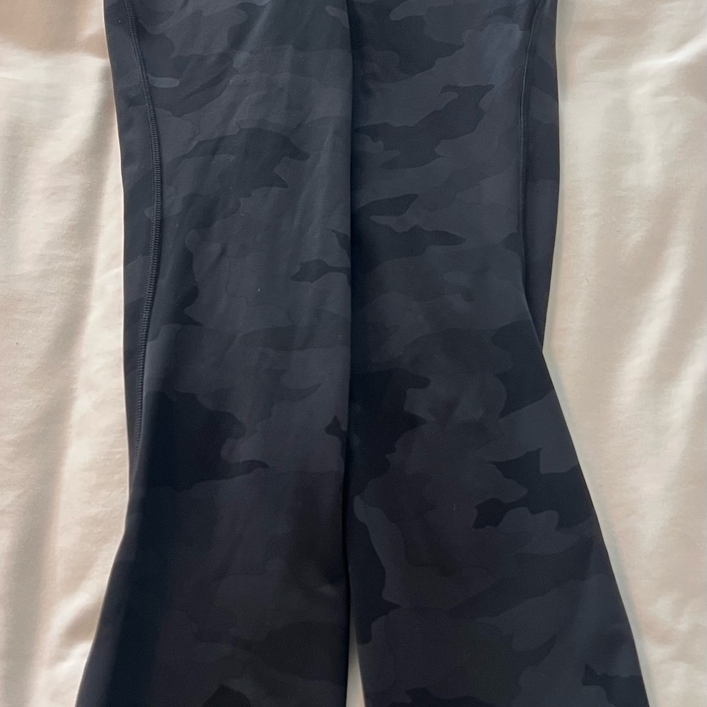 Black and gray Lululemon Camouflage Leggings